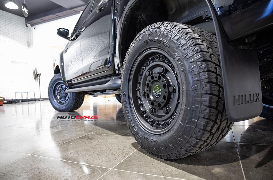 TOYOTA HILUX N80 4WD ARMORY MATTE BLACK